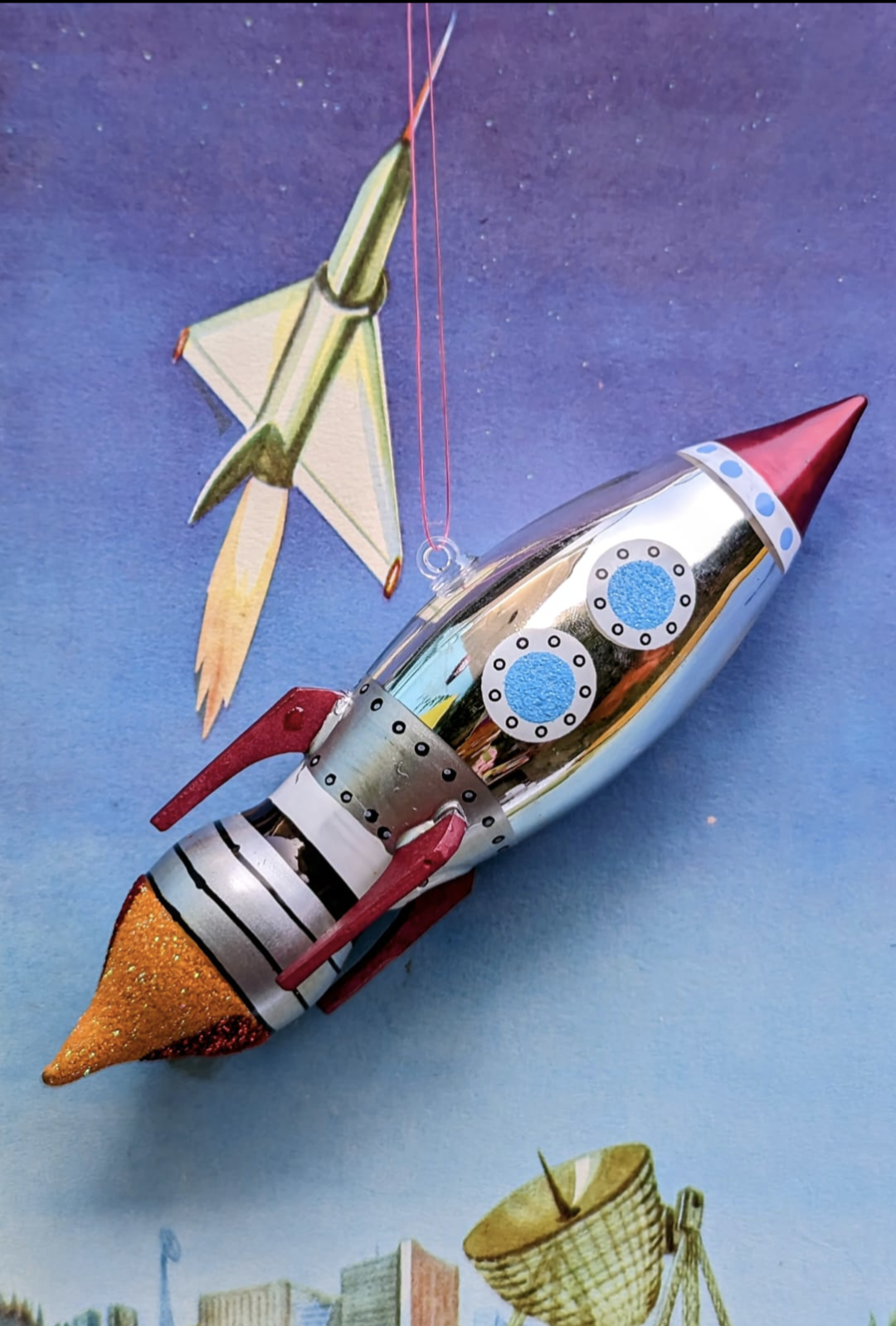 1950s sci-fi style rocket to the moon!! Lovers of vintage toys and space lovers will surely want this on their tree!! Beautifully made in glass to add to you super kitsch collection, for Christmas and all year round!

14 x 4 x 4cm

Fragile,handle with care.

 

Cody foster