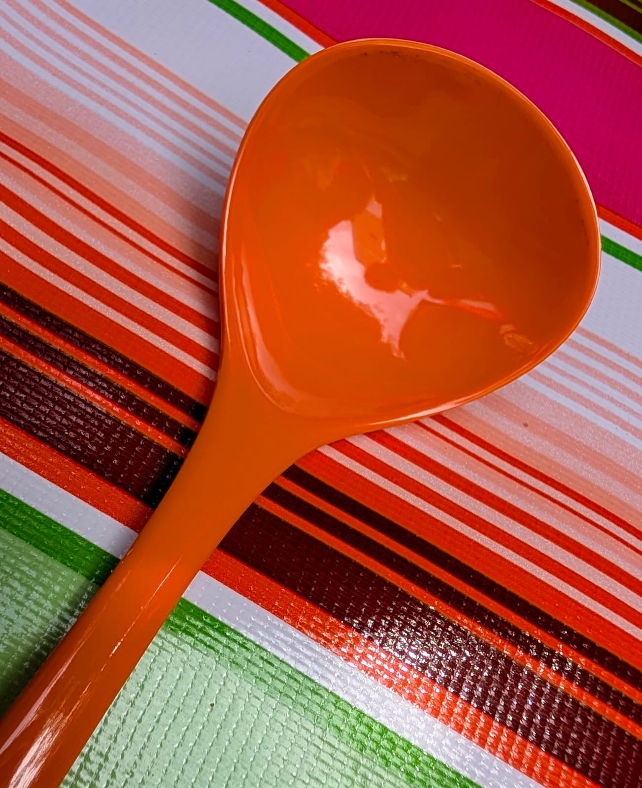 Bright melamine ladle