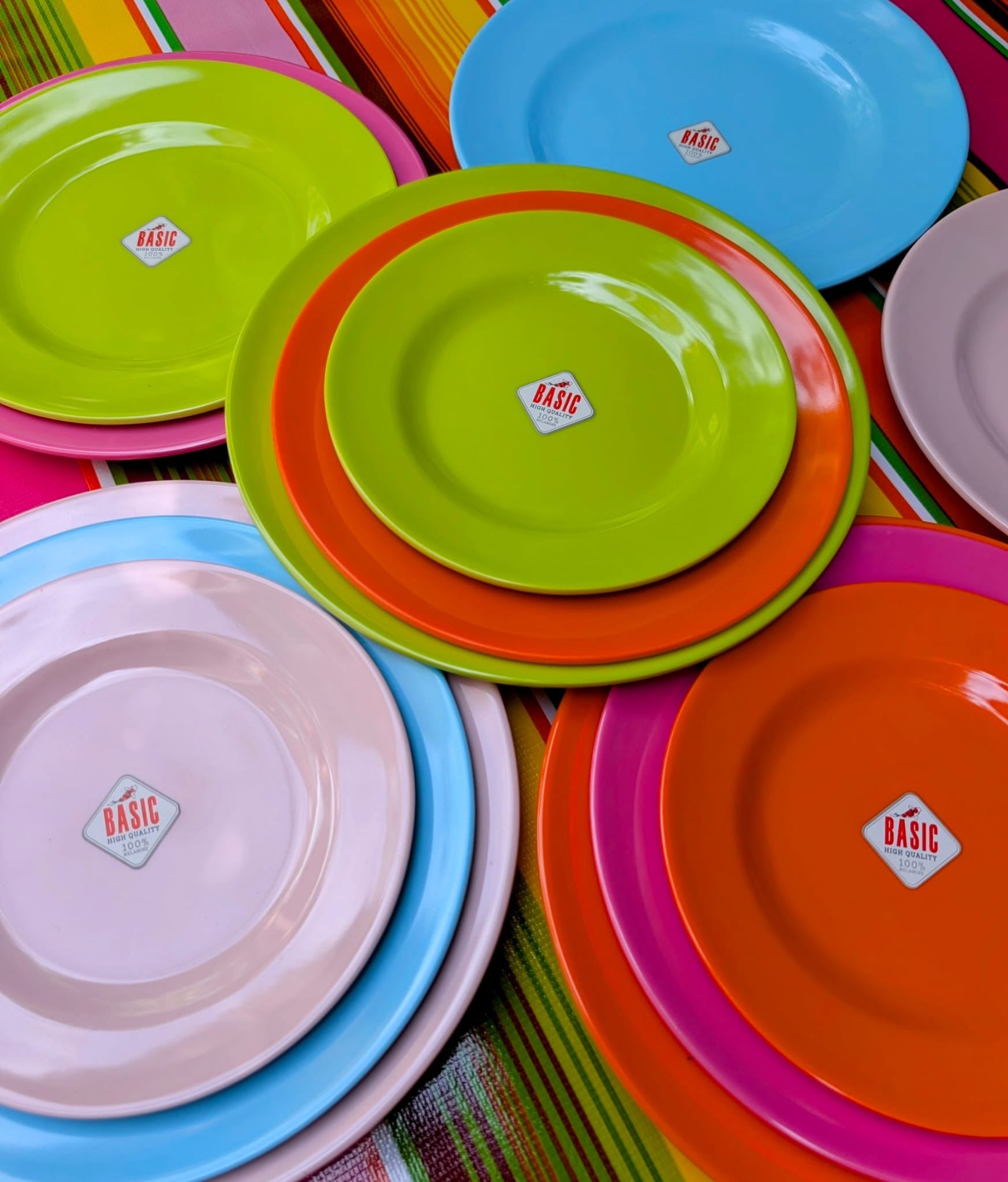 Bright melamine plates
