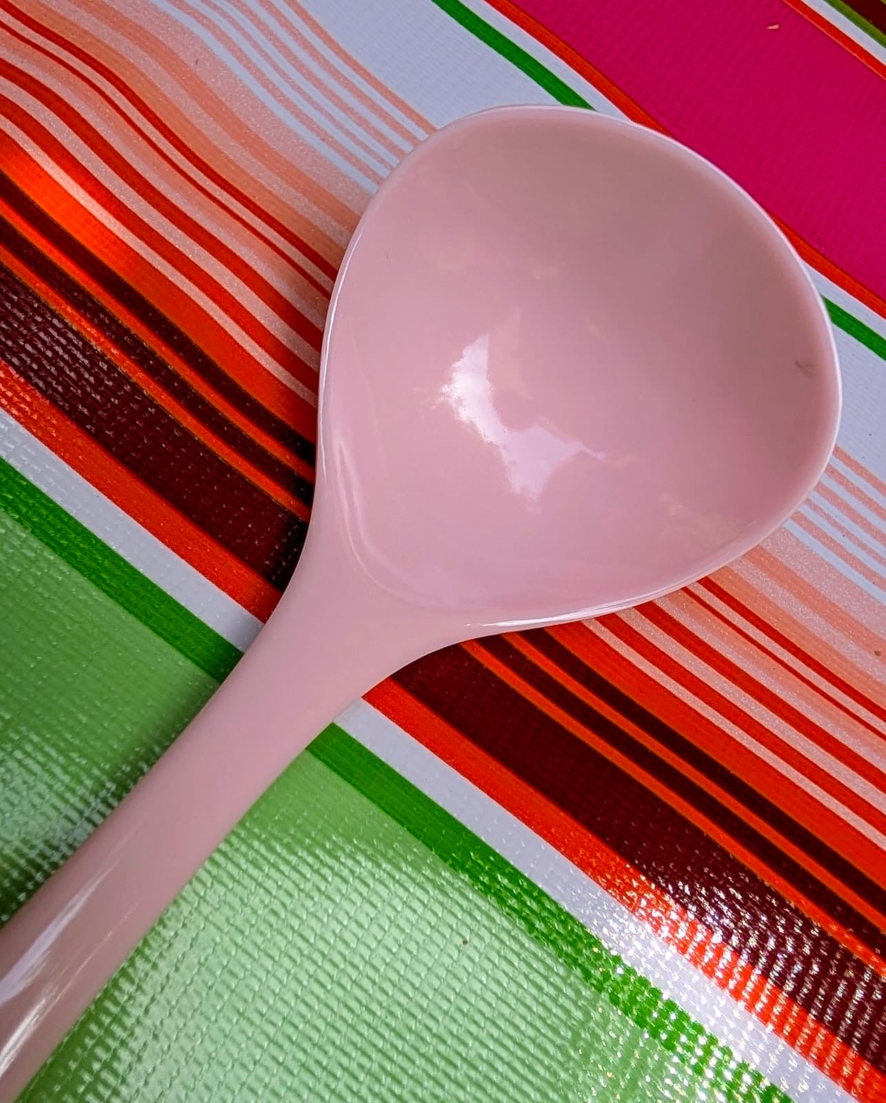 Bright melamine ladle