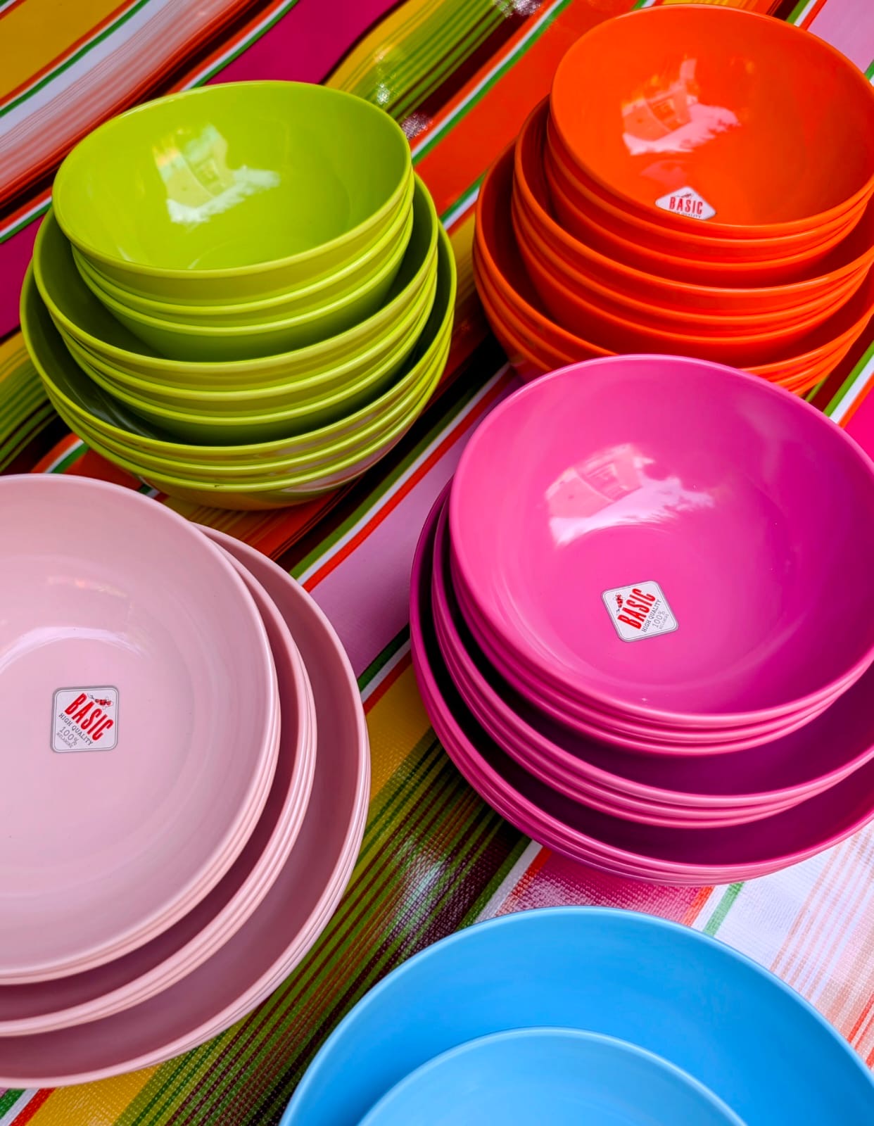 Bright melamine bowls