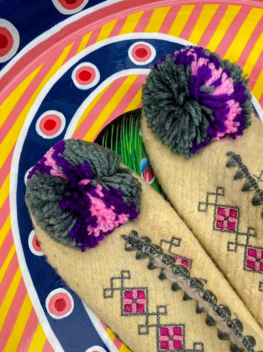 Greek pom pom slippers 39