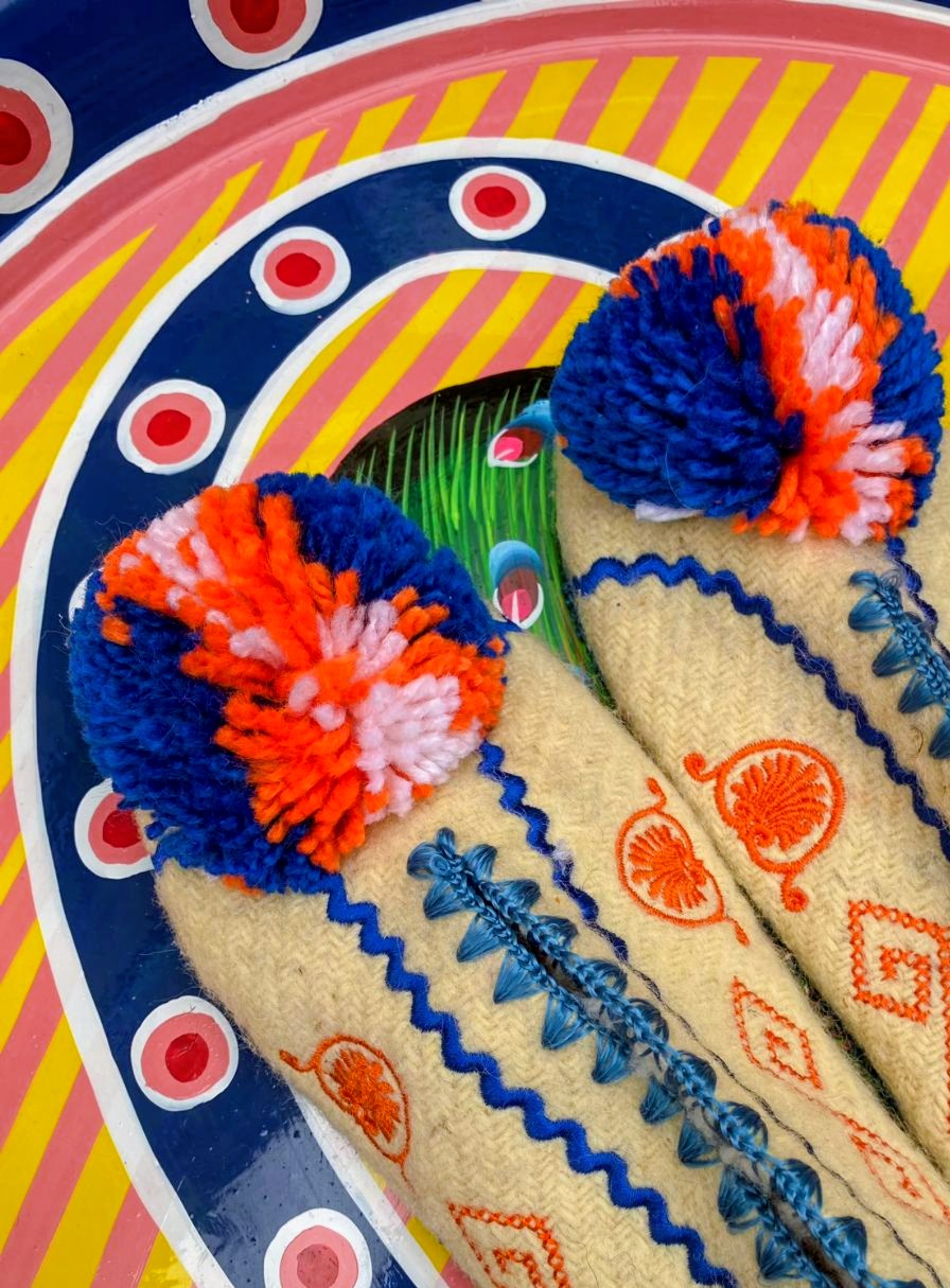 Greek pom pom slippers 39