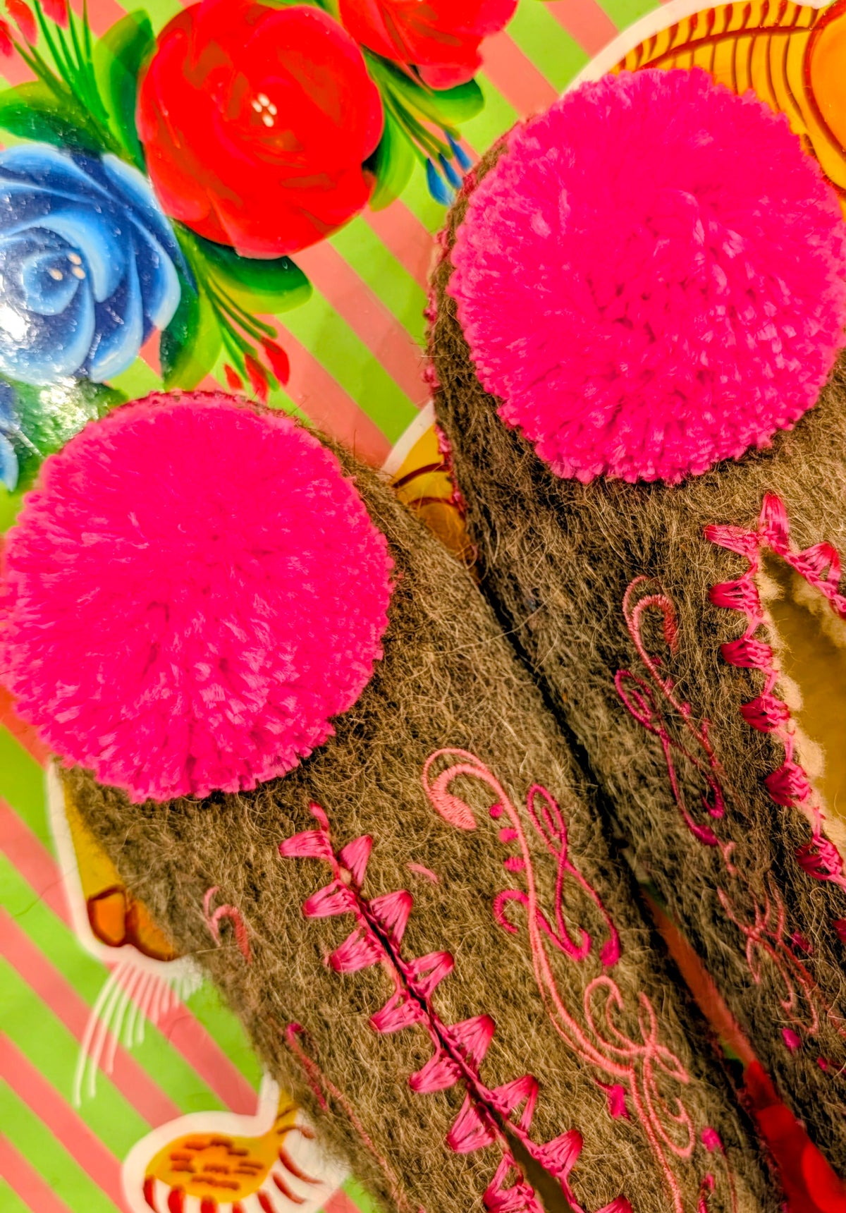 Greek pom pom slippers 39