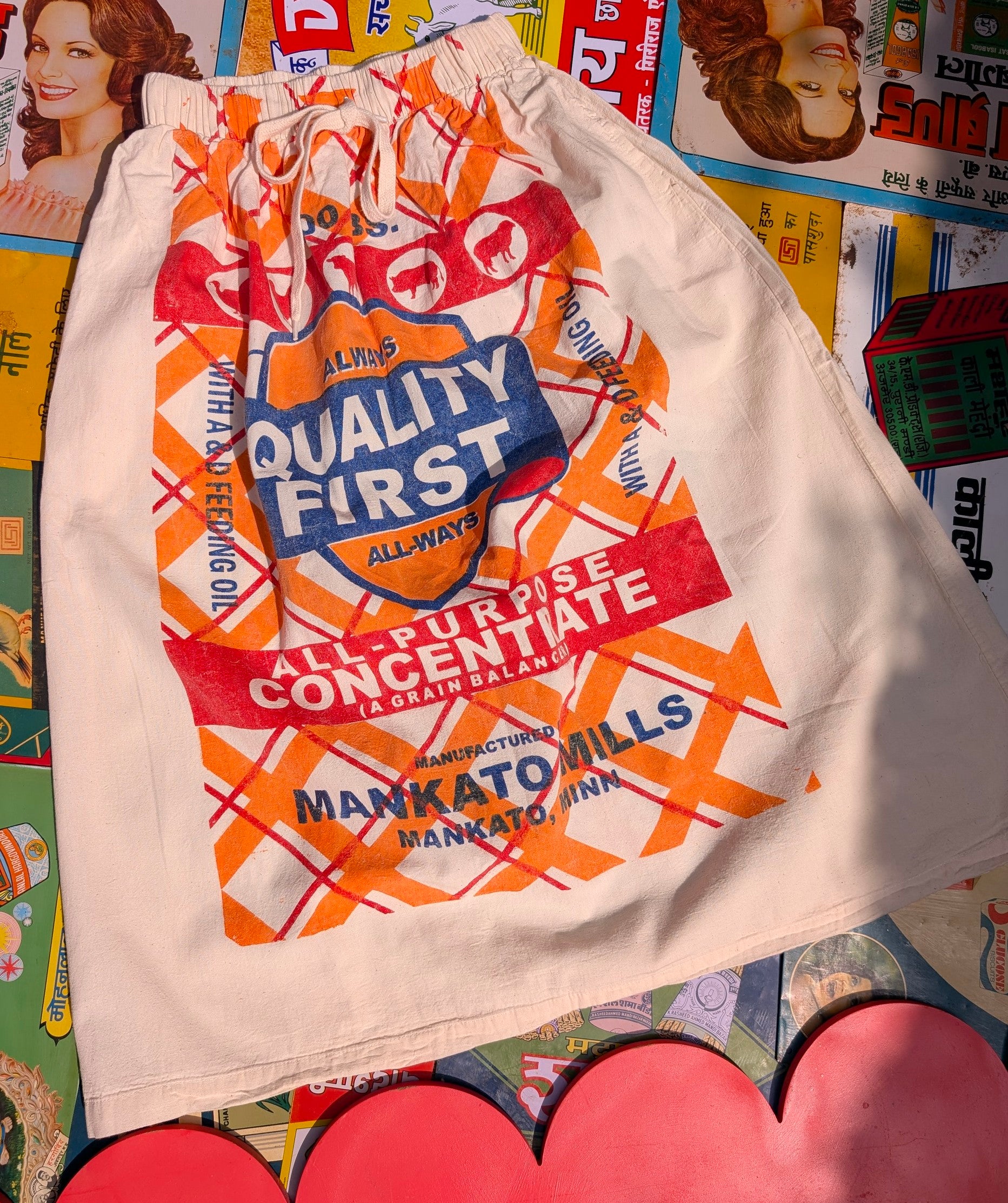 Punchy packaging skirt