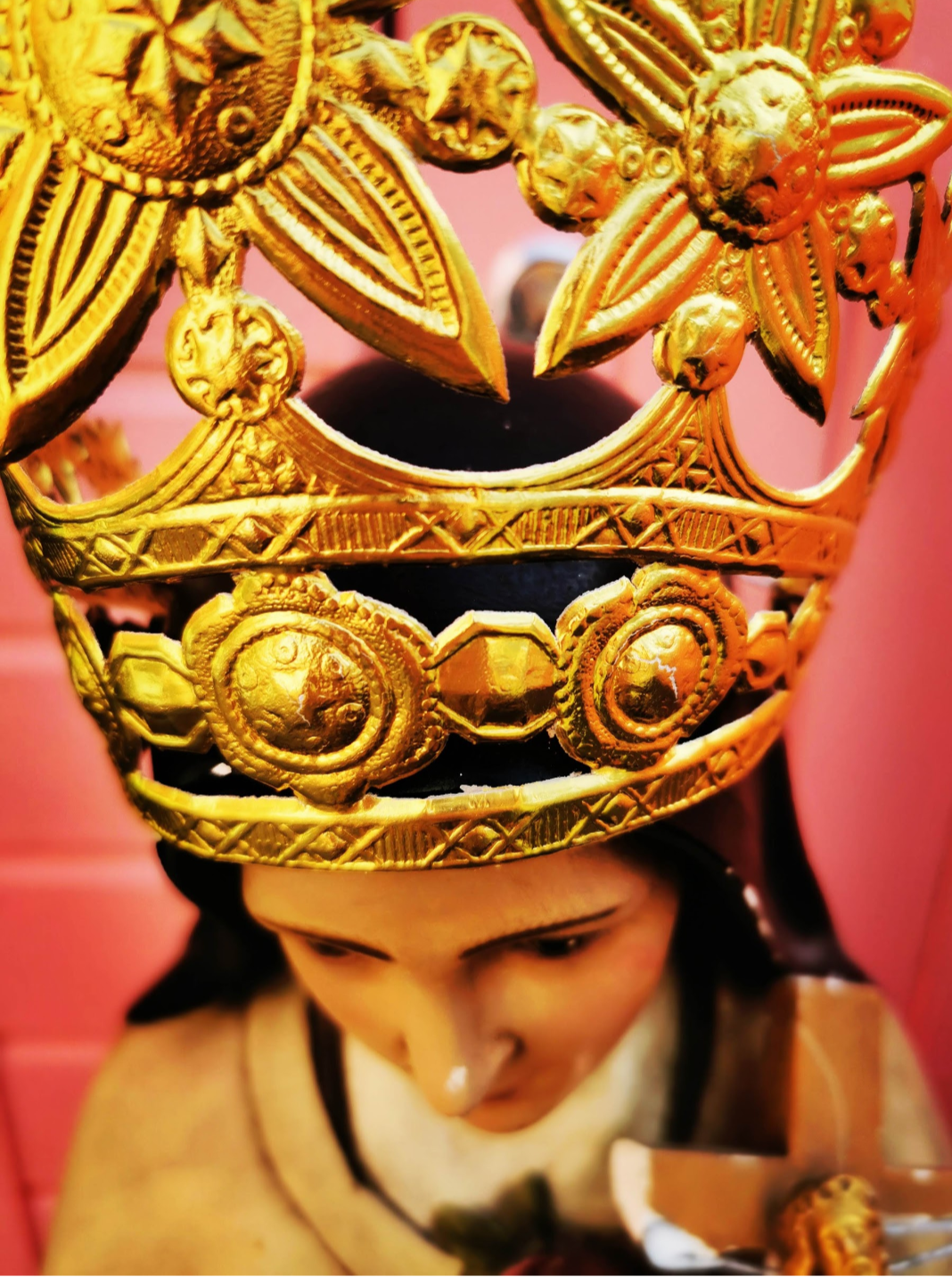 Golden Dresden crown
