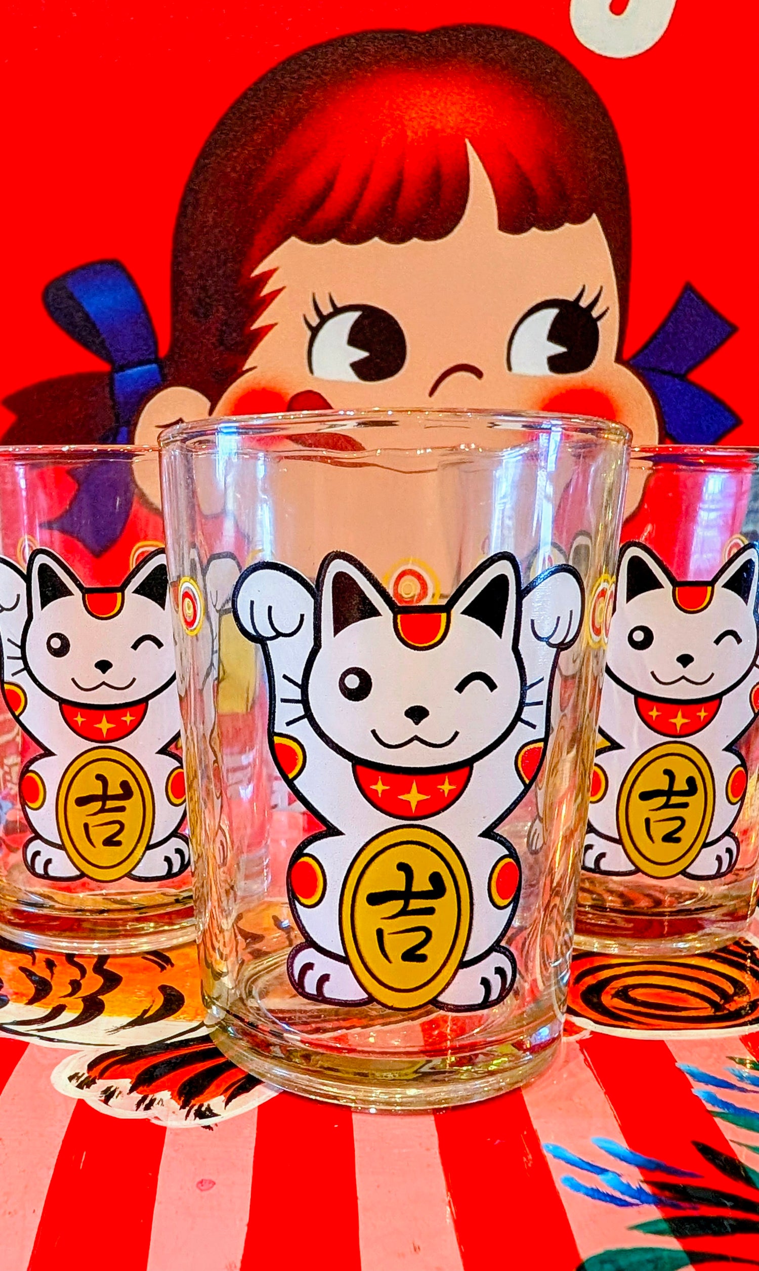 Vintage Japanese style Maneki Neko , lucky cat fun on a glass!!

Perfect for your summer drink on your lounger????

9.5cm x 6cm x 6cm.

Priced individually, and also in sets.

Printed glass

Not dishwasher safe.

 