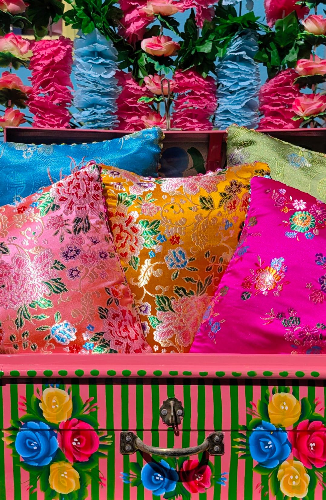 Drop dead gorgeous traditional Chinese woven silky satin soft feather filled cushions. These beauties will bring joy and Brighton Pavilion style to any room!

Edged with metallic ric rac.

Cover with zip. Feather inner.

Dimensions 17" x 13"

 

 