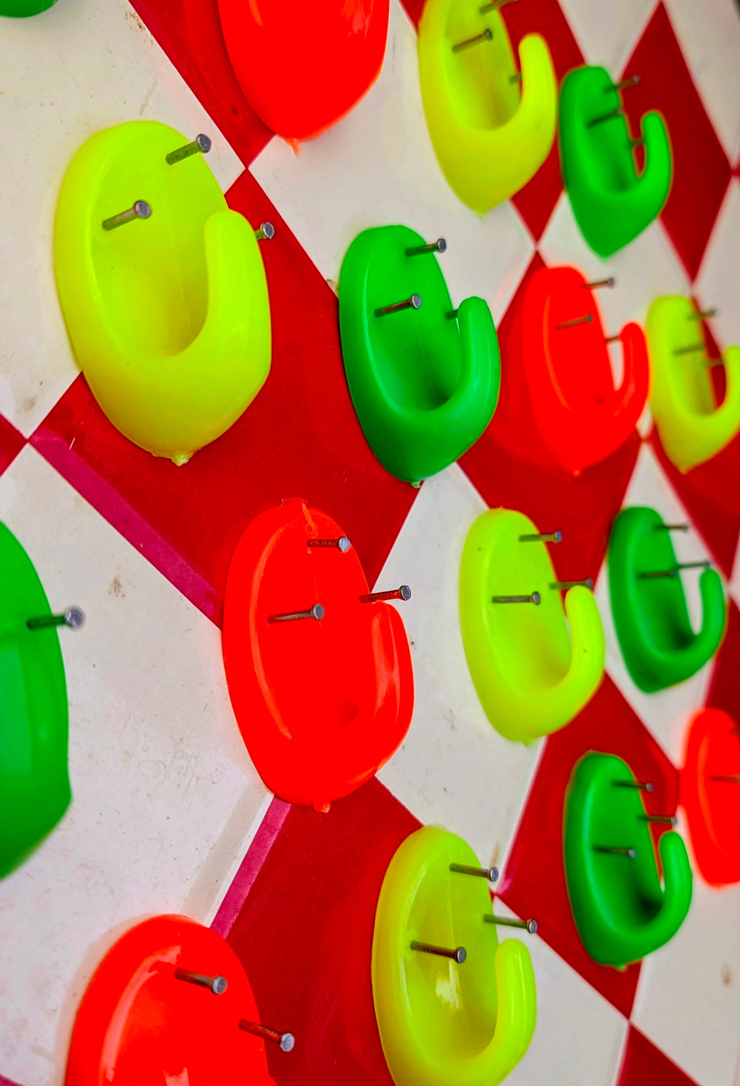 Super Indian kitsch utility!!.
Looks like vintage Soviet homeware!
Made the same way since the 1960s!
Comes as a pair with panel pins to nail up.
Dimensions are 5cm high, 3.5cm wide and 2.5cm deep.
Pure plastic.
Price for a pair.
