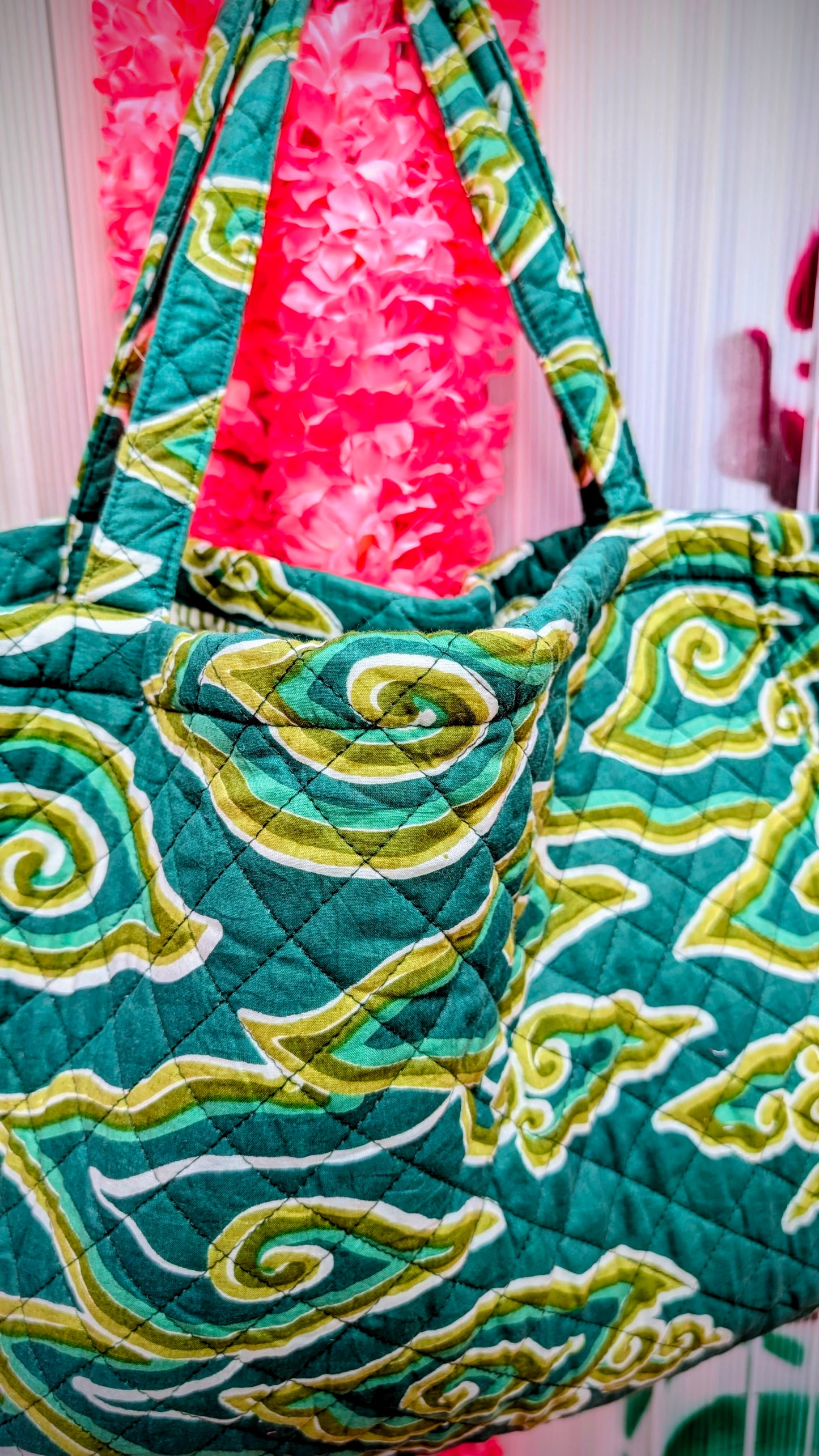 Quilted cloud shopper