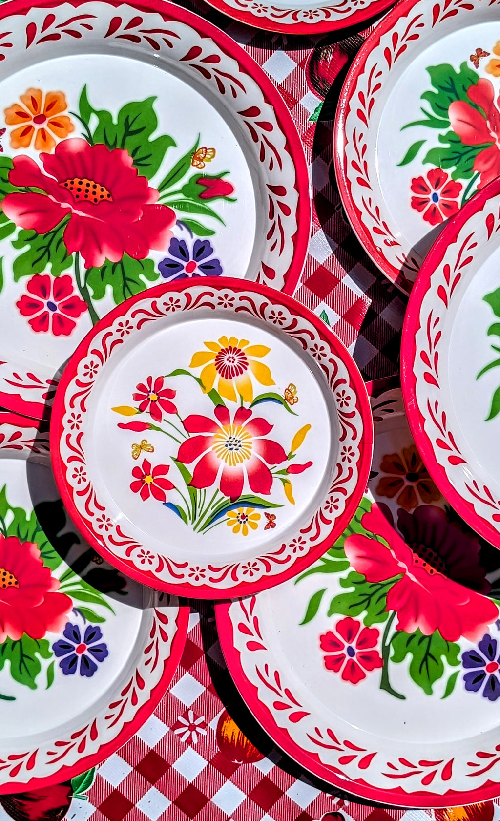 These fabulous plates and trays are used on all the best fast food stalls in Thai markets and are absolutely gorgeous!!, based on the designs of the old enamel bumper harvest trays, these are an easy update, and wash and wear well with hot or cold food.

Small 

Medium

Large

Melamine, food safe.

Not dishwasher safe as design may cloud.

 