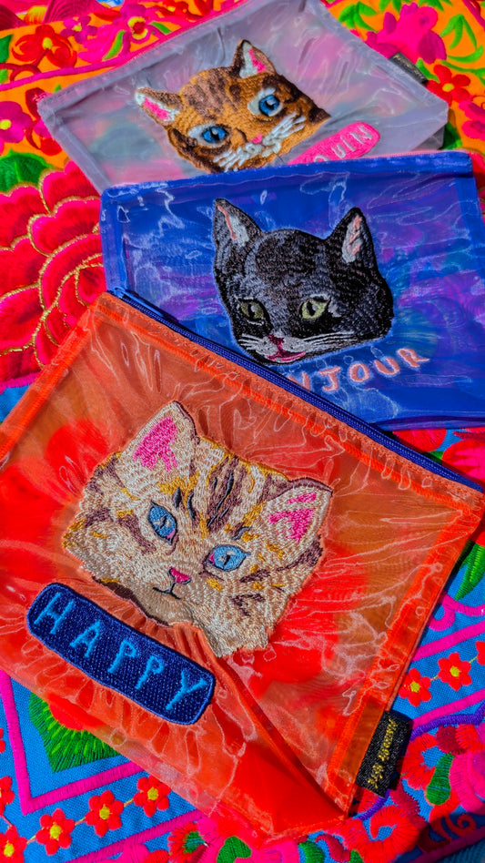 Nathalie lete designed luxe kitty cat embroidered organza pouches, a gorgeous gift!!

Stuff them with make up, spare socks, sweet treats or whatever you fancy!!

Those little faces are absolutely adorable!

18 x 14 x 4 cm

Embroidered organza.

Hand wash.

 

 

 

 