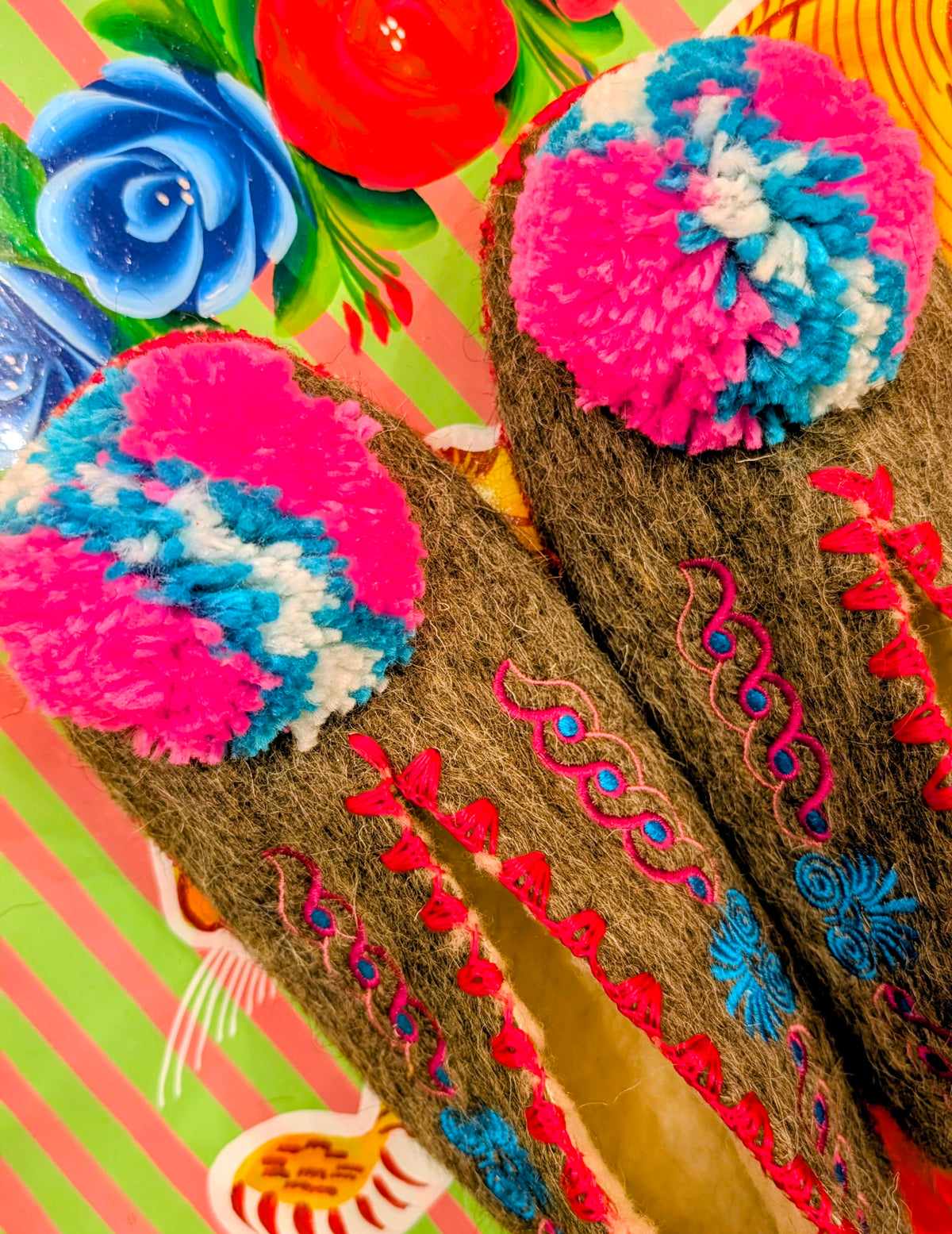 Greek pom pom slippers 39