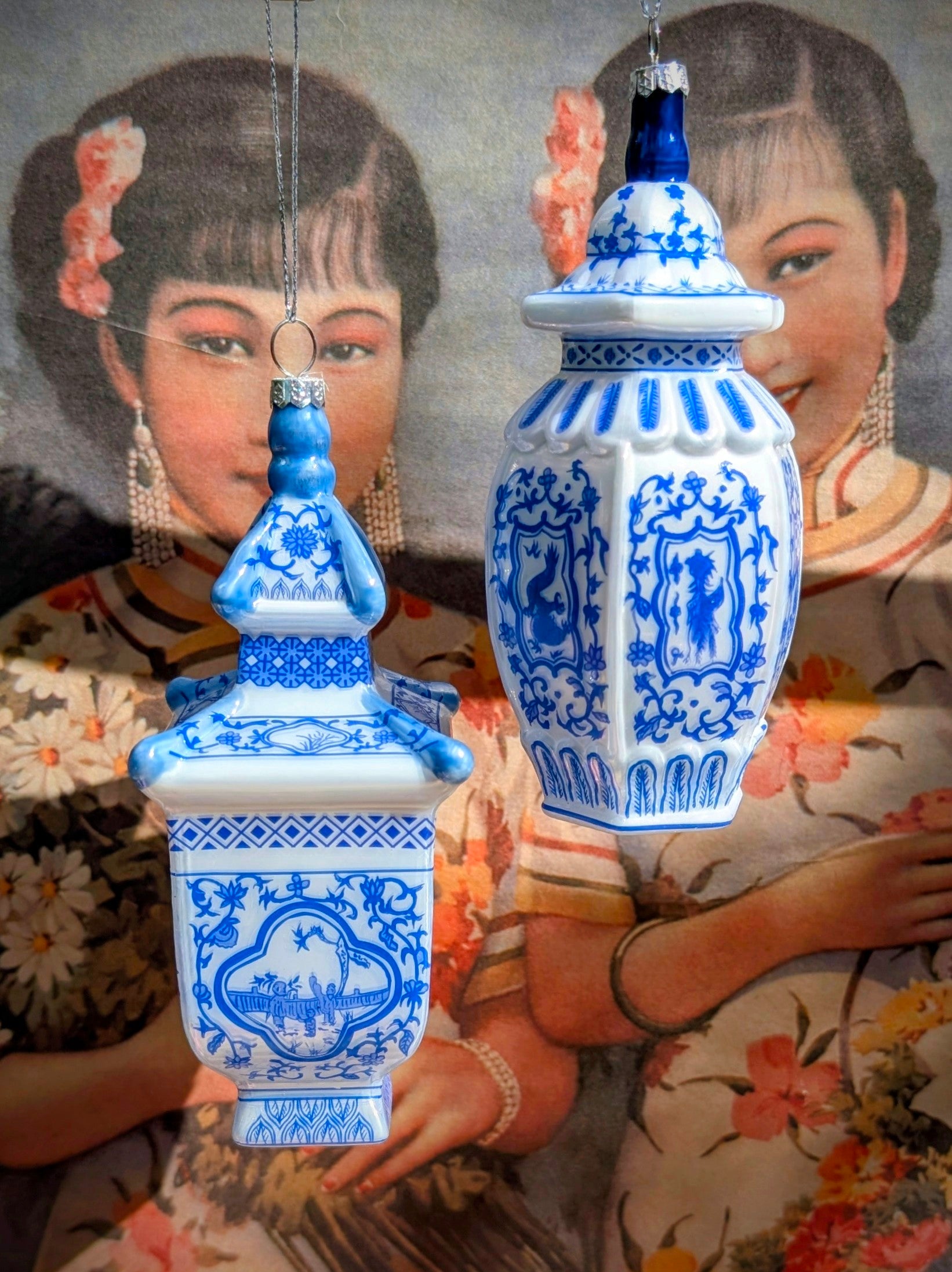 Stunning hand painting and lustre on this dreamy Asian decorated Ginger jar decoration, it looks like it has come from Brighton Pavillion! A gorgeous addition to your Christmas tree or festive holiday display.

Stunningly detailed, hand painted glass decoration. 

Size 14 x 7 x 7 cm

Fragile, handle with care
