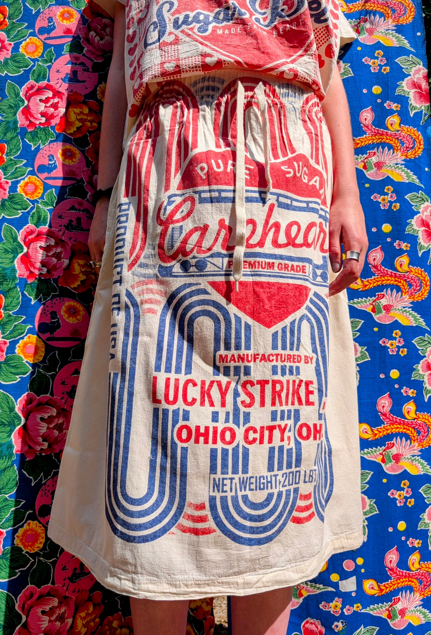 Punchy packaging skirt