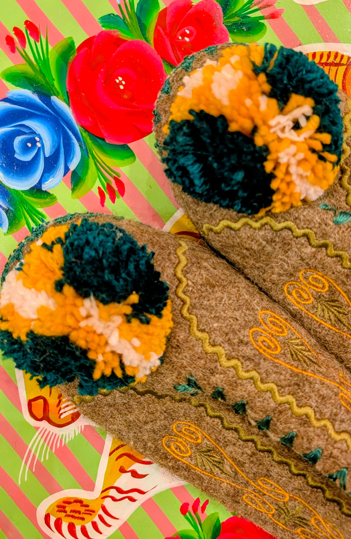Greek pom pom slippers 44