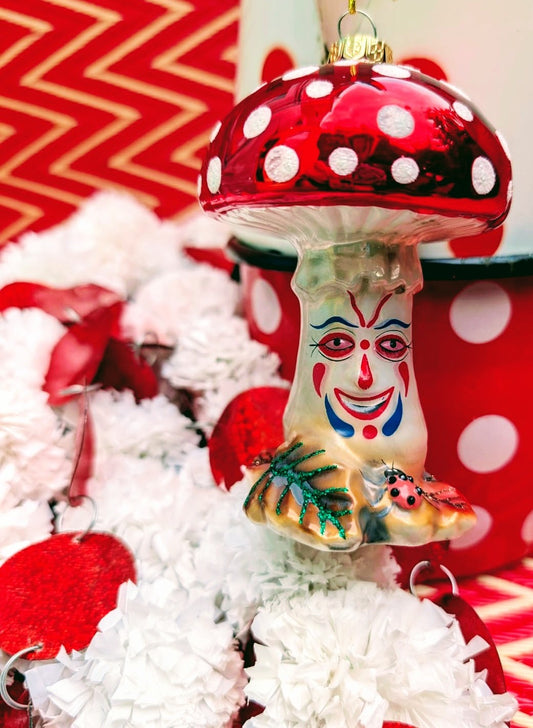 Fabulously odd Mr Toadstool for a fairytale Christmas!

Based on vintage German fairytale illustrations.

A glorious glass baublel to decorate your Christmas tree or festive holiday display.....or just leave up all year!!

Hand finished glass decoration 

Size  12 x 8 x 8cm

Fragile, handle with care