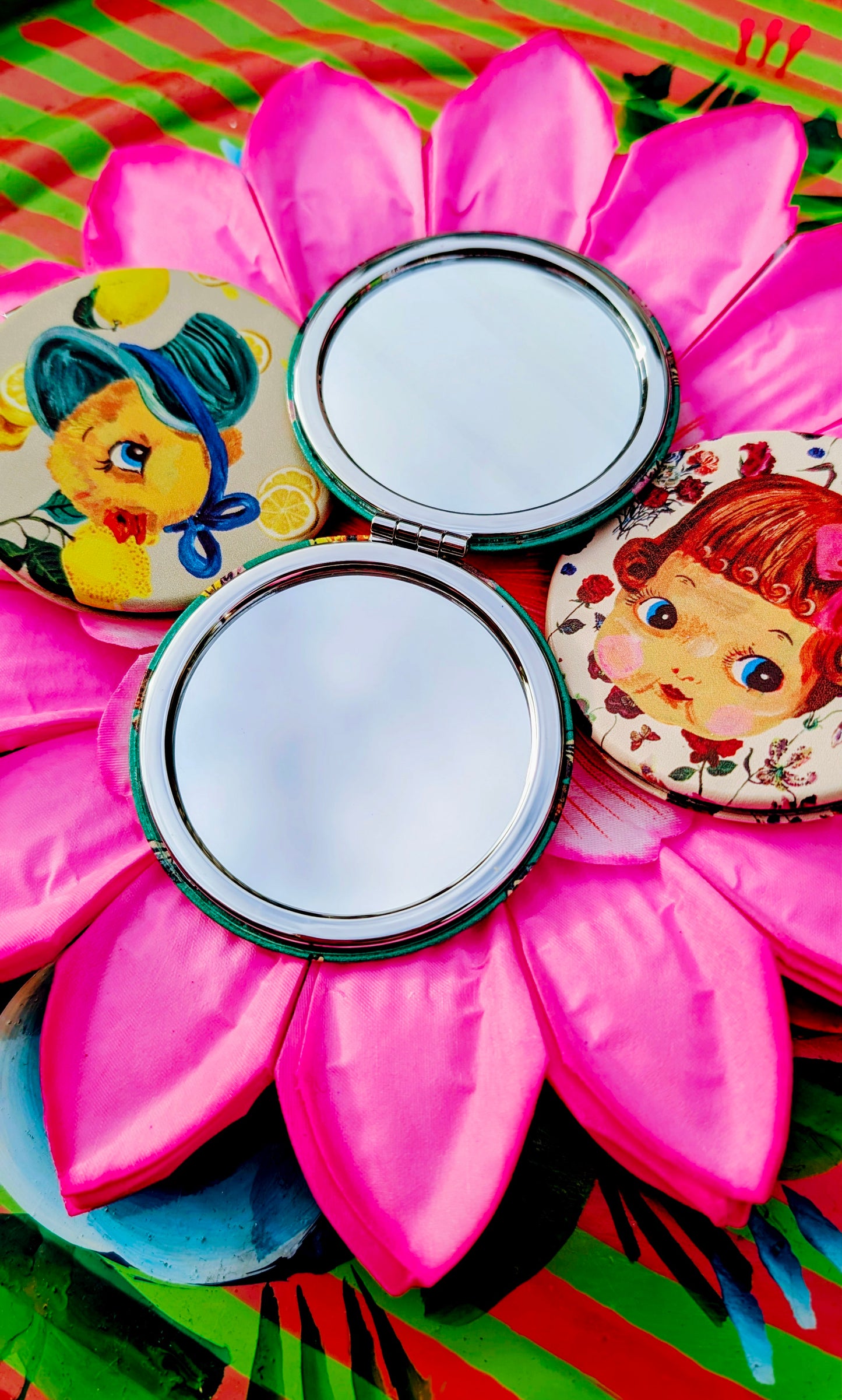 Pocket cuties mirror