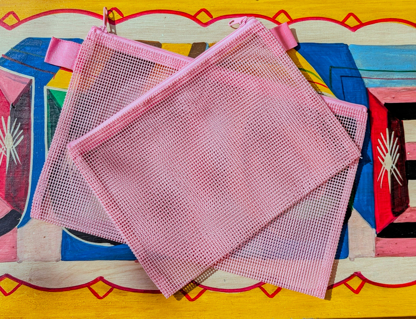 Retro net pouch