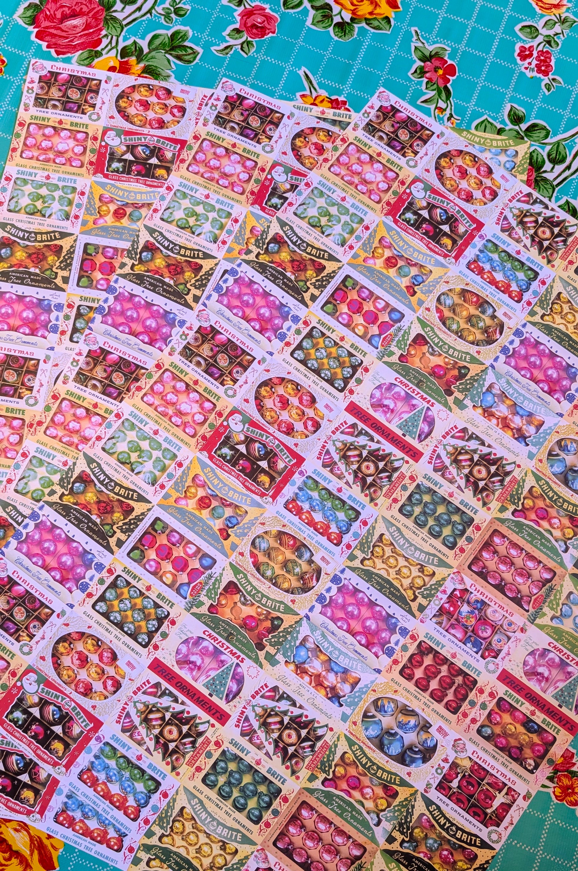 A vintage style Christmas is the best Christmas!!

Nostalgia and shine aplenty with these gorgeous vintage Shiny Brite Christmas box designs.

Shiny Brite started in 1937 and  was a German/ American glass ornaments maker.All their designs came on beautifully designed boxes.

Wrap presents and make fabulous crafting and displays with these....

70cm x 50cm

Price is for 3 sheets of paper, lightly folded.