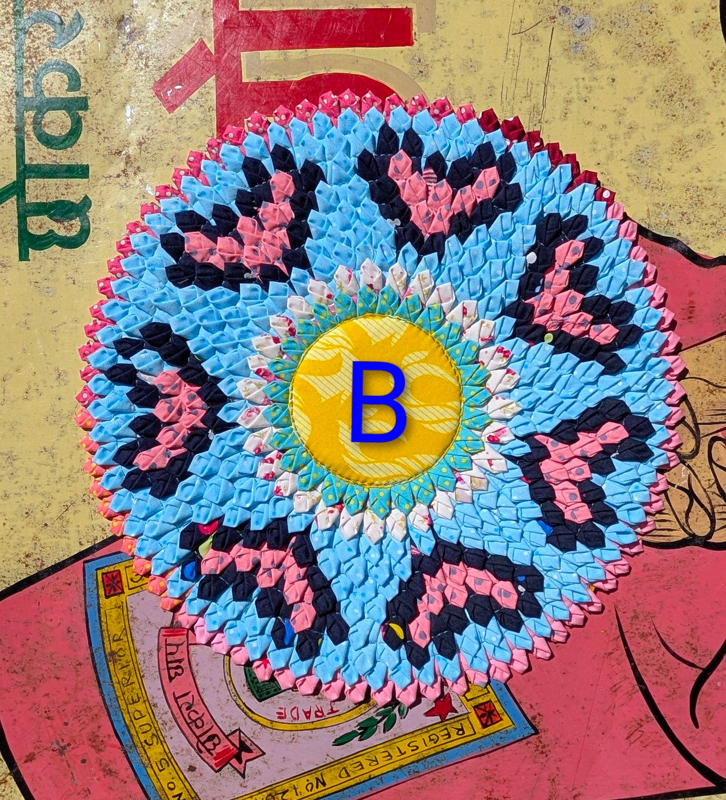 Recycled fabric mat round