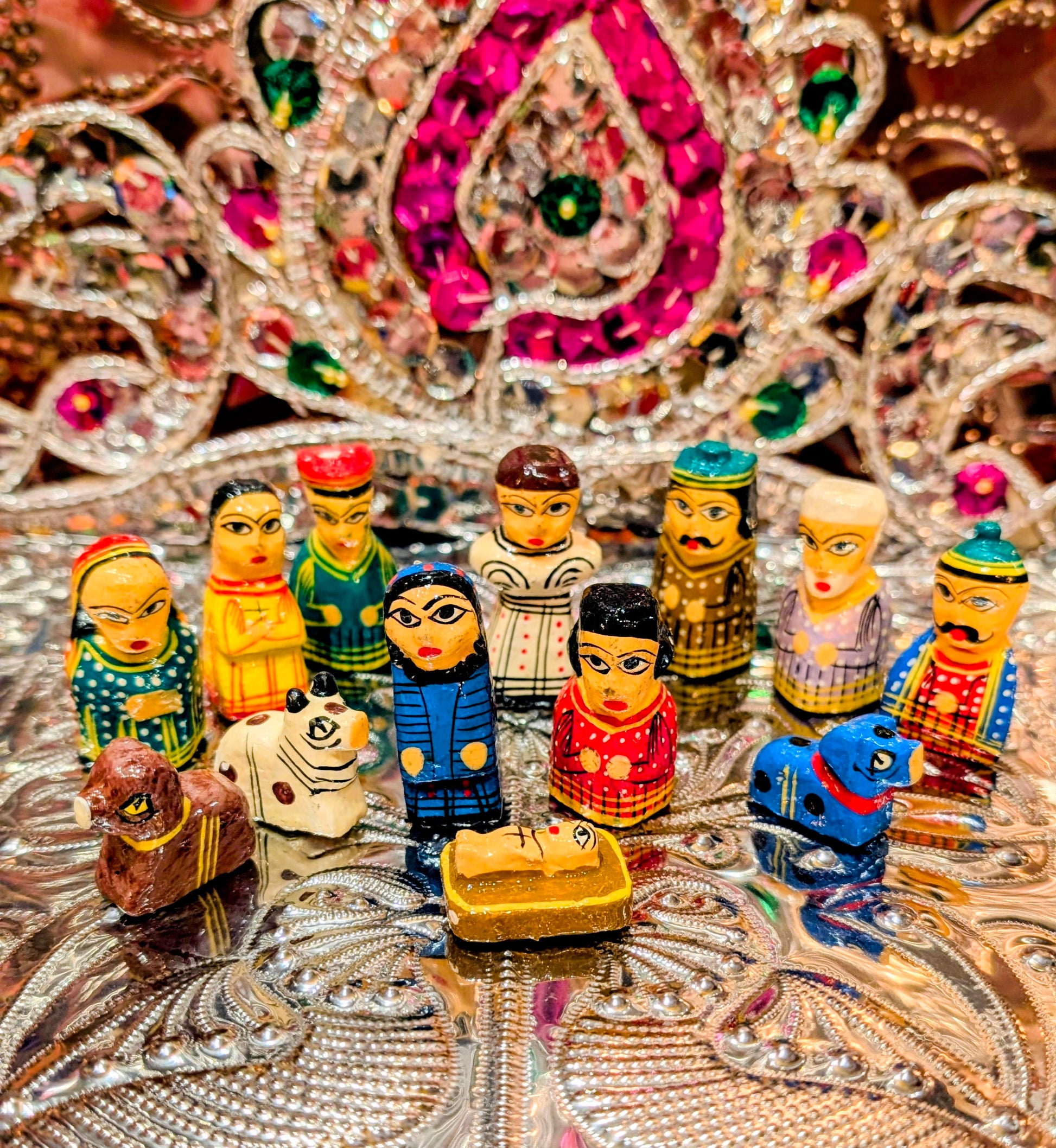 Hand- made, hand carved and painted folk art nativity made in Northern India, they all have the most fabulous Indian outfits on and kohl rimmed eyes!!....even the baby Jesus!!

13 figures, approx 4.5cm tall.

 