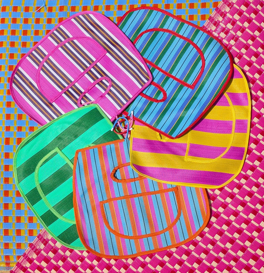 Cutest, practical peg bag made with fantastically bright coloured edging and hangars

Made with recycled plastic in the best deckchair stripes!! 

42 cm x 40 cm

 