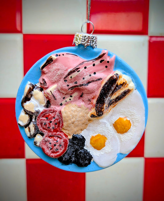 Yummy!!, a hotel favourite.... a gorgeous, glittered platter of bacon eggs and even black pudding !!

Hand finished on fantastically detailed platters! Perfect for  food lovers!

Size 10cm x 9cm x 2cm

 
