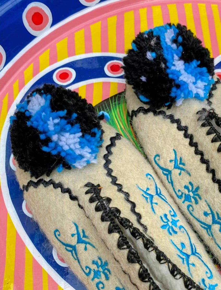 Greek pom pom slippers 42