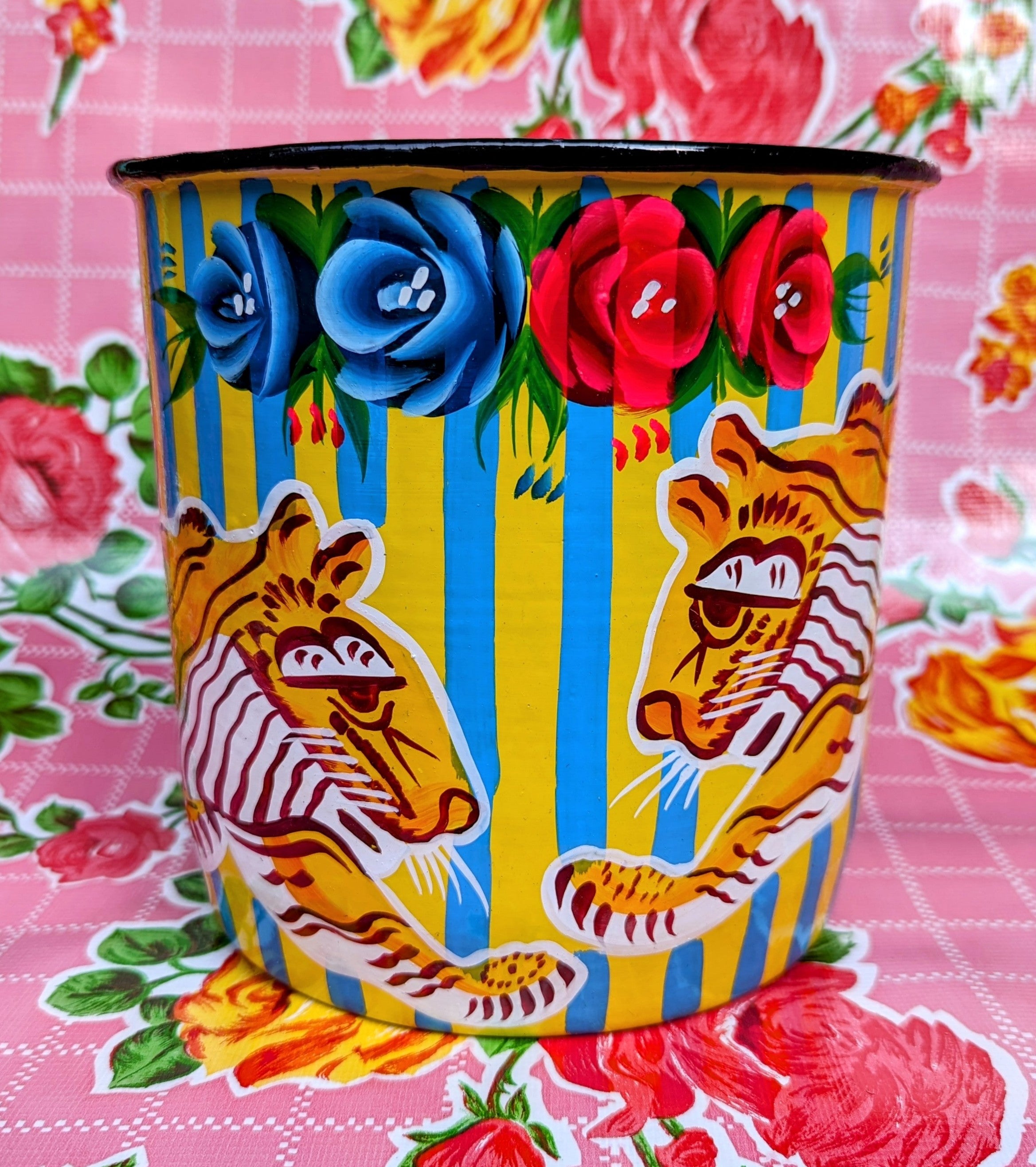 Truck art pot - big cats