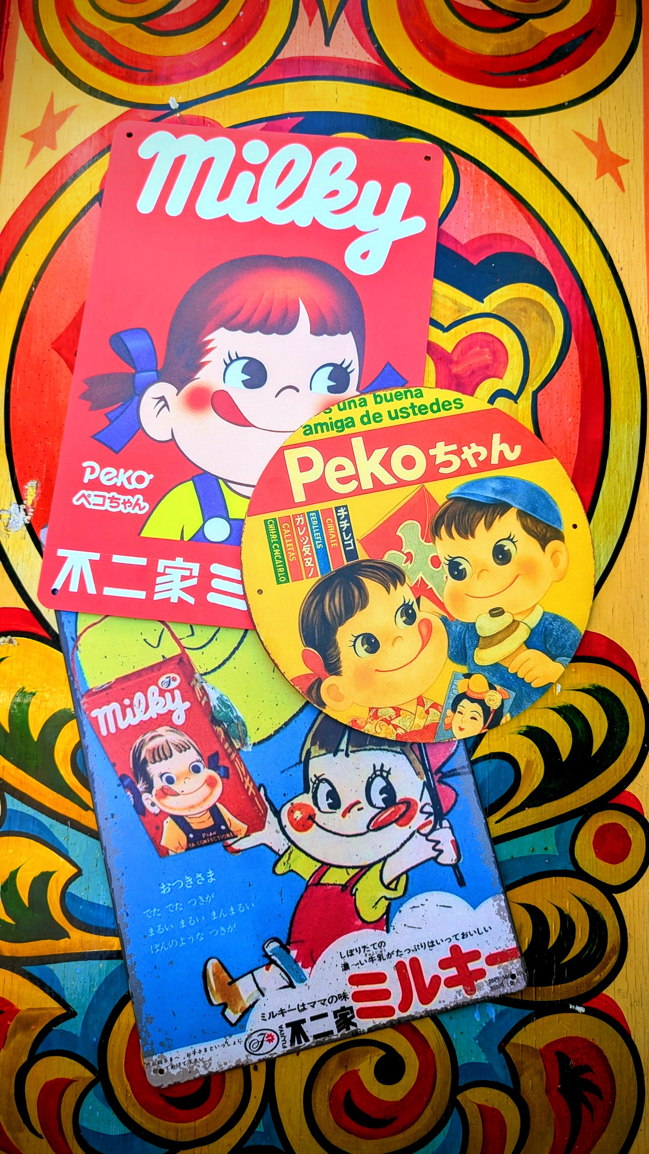 Japan's best vintage Peko Milky sweets advertising graphics printed on a tin sign!, what fantastic cheeky faces those kids have got!!

Great up on the wall or even tile behind a sink or cooker with them for a bit of eye joy!!

20 x 30cm rectangle 

20 x 20cm round 

Printed tin

Not original vintage.