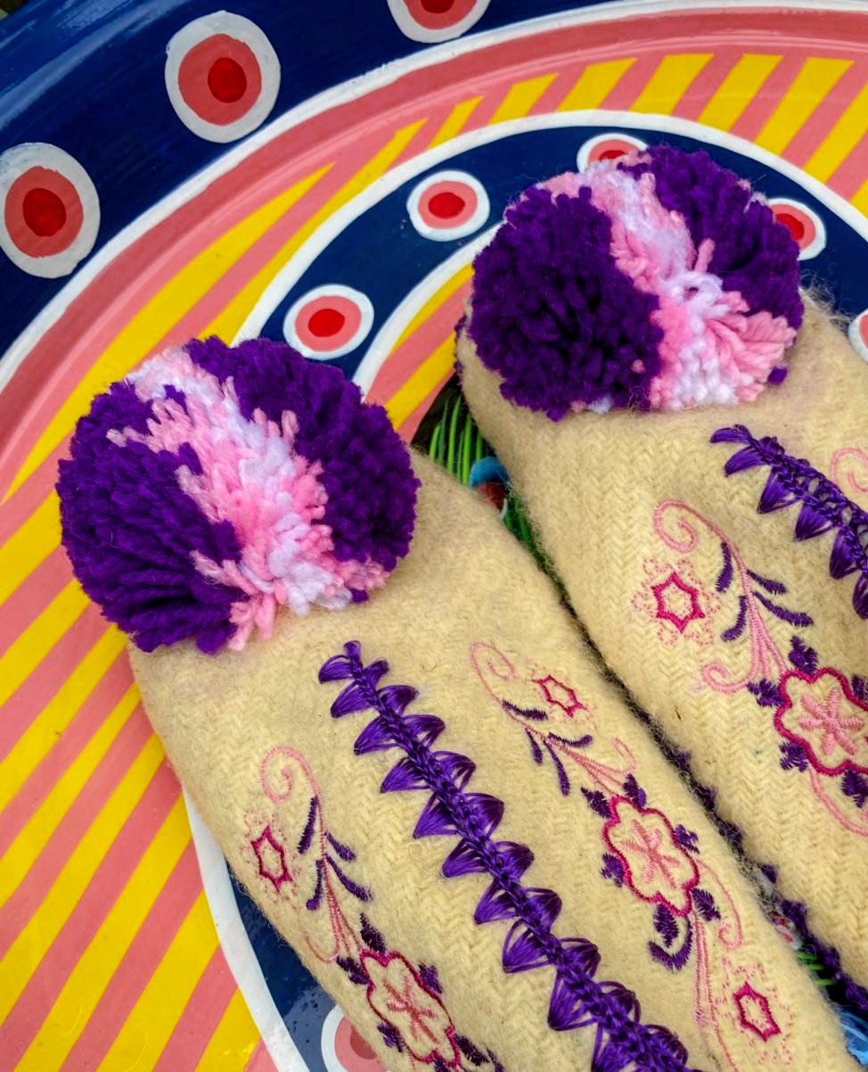 Greek pom pom slippers 39