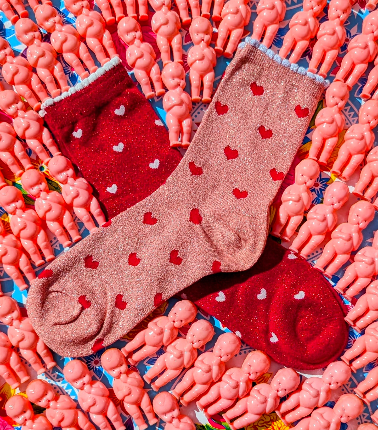 Cute and kitsch love heart socks, soft to the touch, made from a mix of cotton, spandex and lurex!

These kitschy beauties are going to make you happy to look down at your loving feet!!

UK size 4-7

 