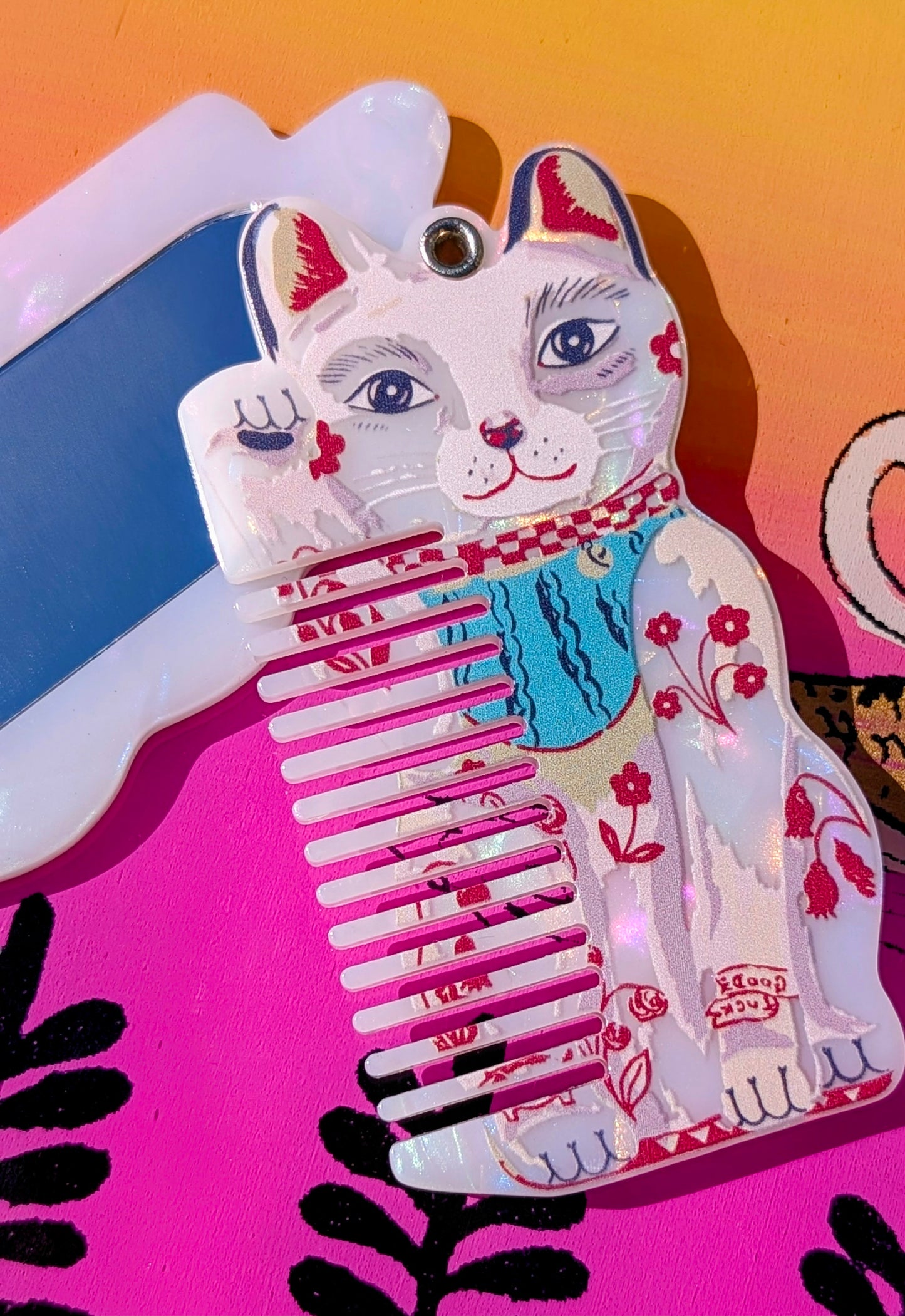 Lucky cat comb and mirror