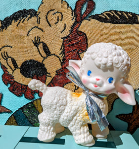 Kitsch lamb squeak