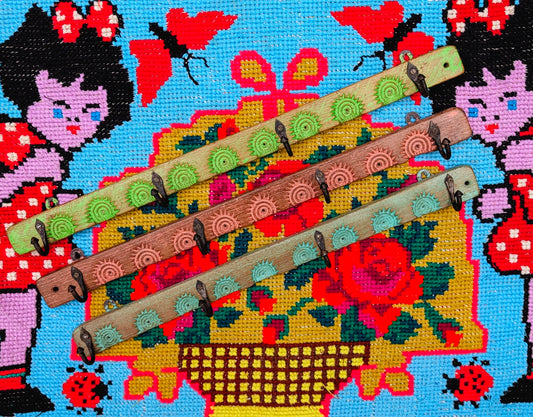 Recycled from hand carved wooden sweet moulds, these strong rows of hooks are super handy for holding jewellery, coats , bags, hats, scarves .....
All are unique!

