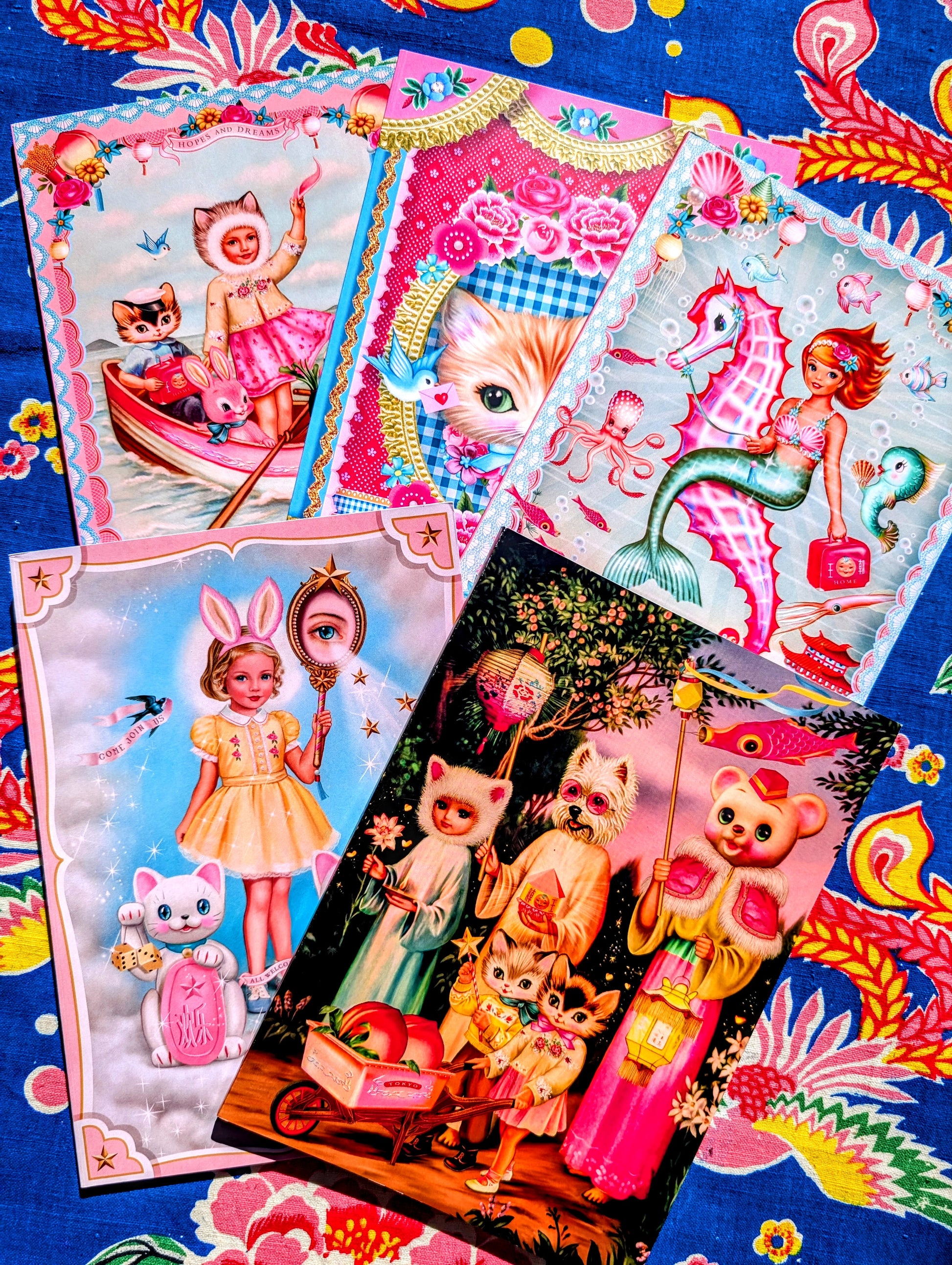 Beautiful vintage style kitsch designs by our fave local artist, Fiona Hewitt. A5 size notebook for your secrets and scribblings. 

Plain paper.
dumpling dynasty
