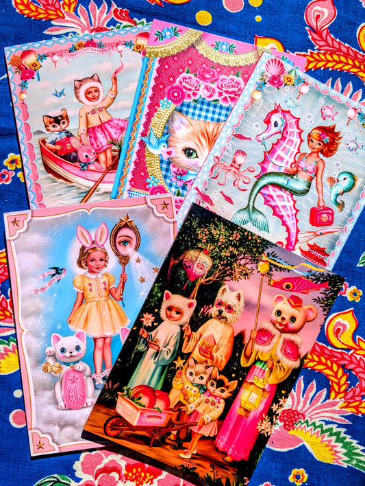 Beautiful vintage style kitsch designs by our fave local artist, Fiona Hewitt. A5 size notebook for your secrets and scribblings. 

Plain paper.
dumpling dynasty