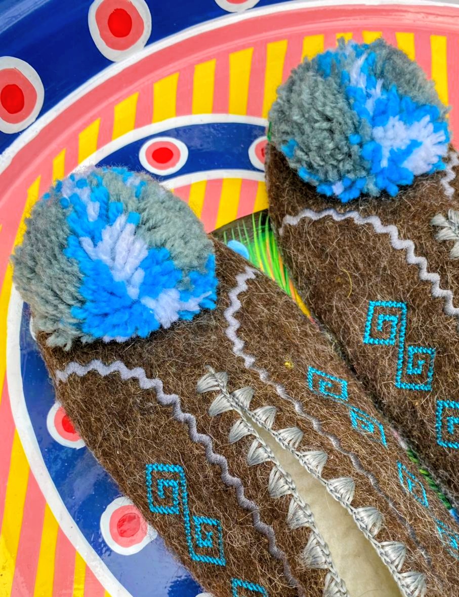 Greek pom pom slippers 44