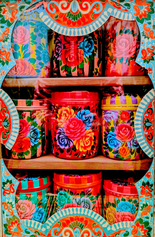  Handpainted in Pakistan by the artisans that paint the fabulously flamboyant trucks! These stainless steel canisters are painted with the most beautiful, traditional flower designs with heavy duty enamel paints.

Perfect for tea/coffee/sugar....spices, baking bits, or jewellery and other treasures.... menopause meds, or washi tapes.......🤣🌈Suitable for light cool water washing only.

Due to their handmade production, designs may vary and also have imperfections.

Approx sizes
Small 11 x 8 x 8cm
Medium 11