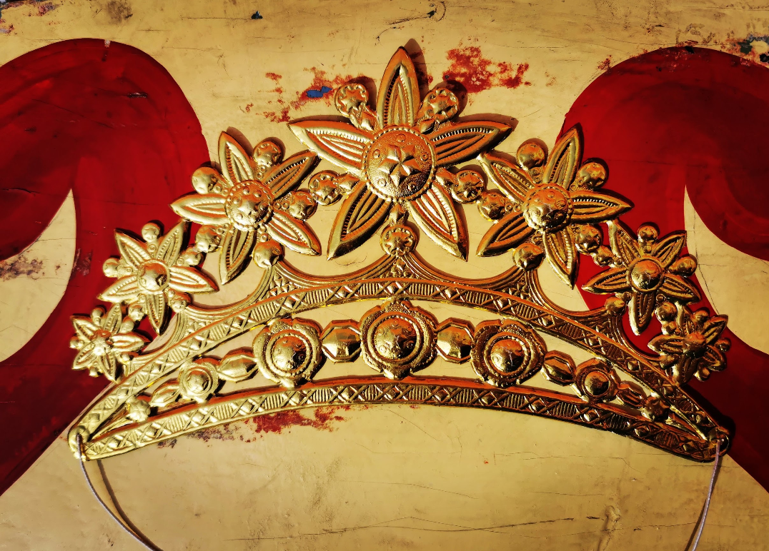 Golden Dresden crown