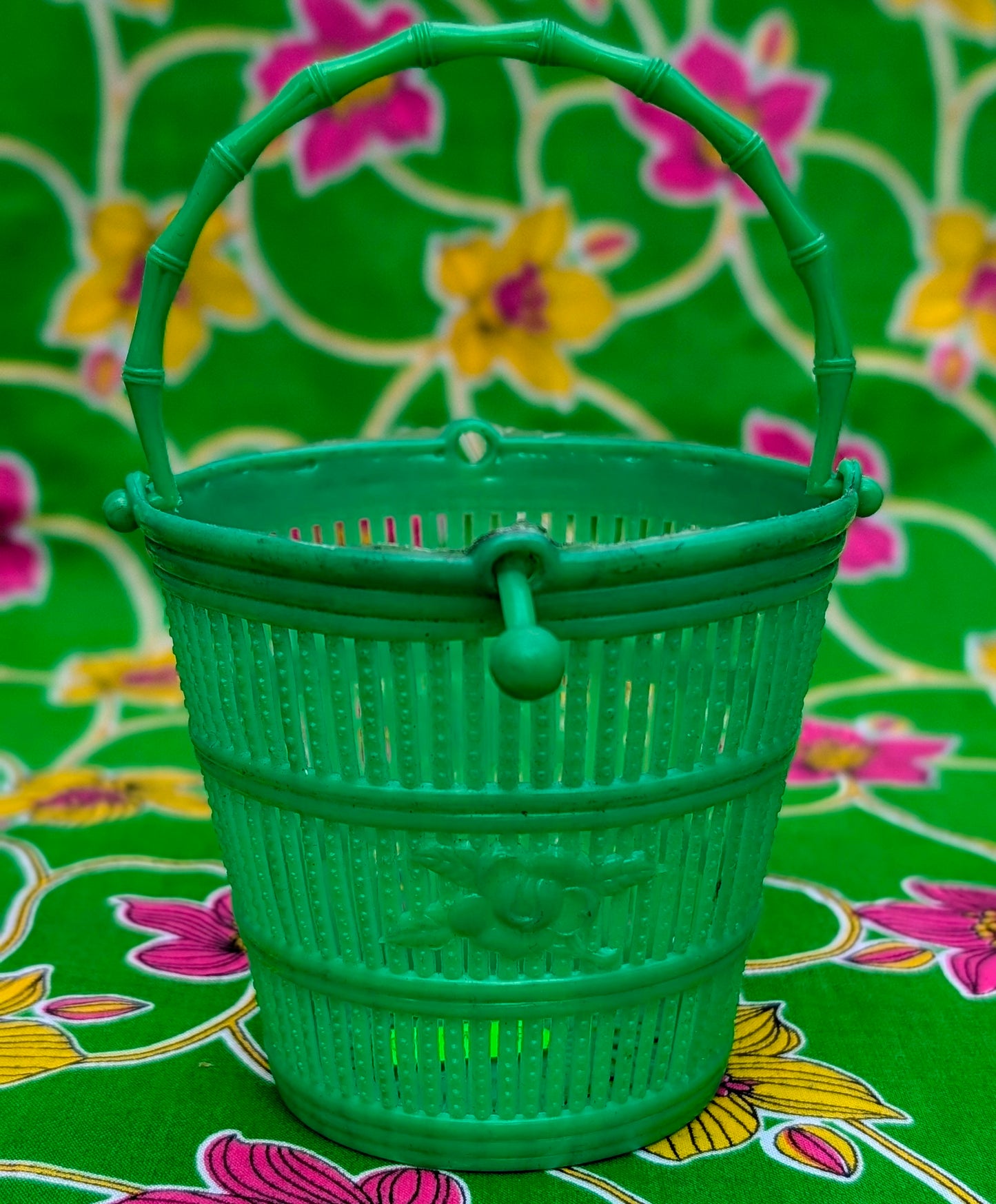 Vintage dead stock flower basket