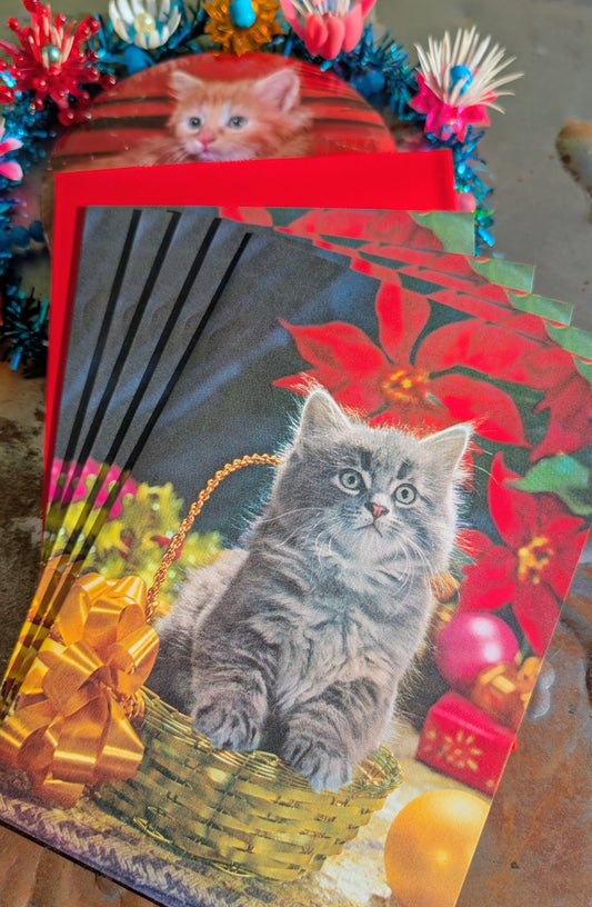 Vintage Christmas is the best Christmas!!

Pack of five vintage kitty photo Christmas cards.

Blank inside, all have red envelopes.

17.5 x 12cm