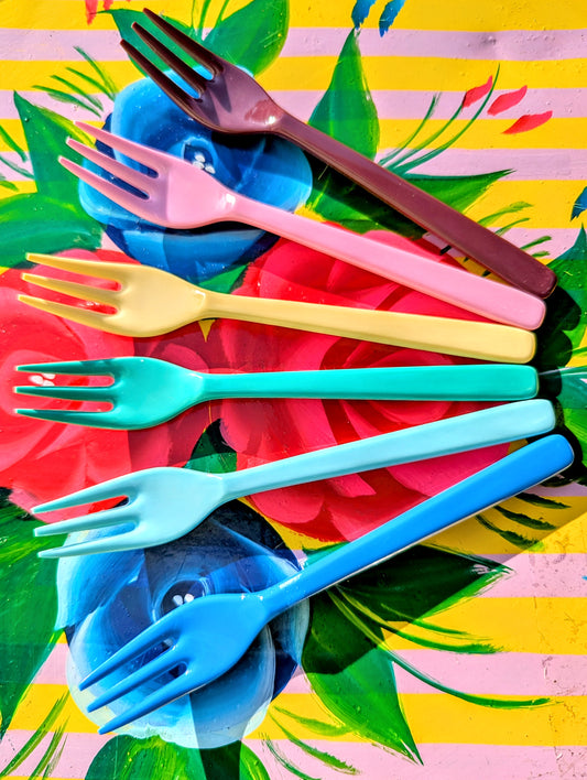 Fantastically kitsch melamine kids & kidult Forks.

6 in a set

Make eating fun again!

Dishwasher safe.

14 x 2 cm
Rice DK
Melamine forks
Kids cutlery
