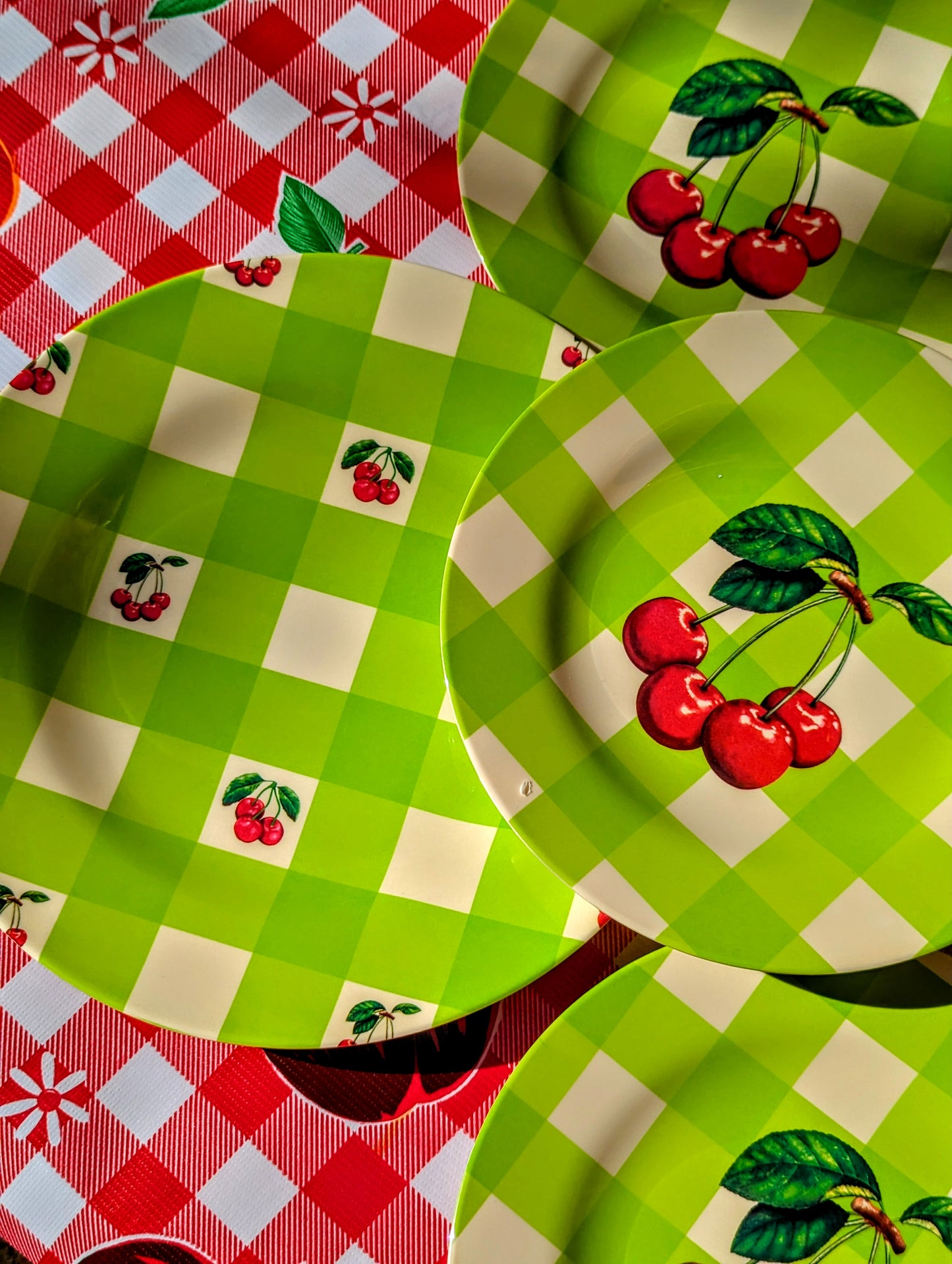Superbly spring and stupendously kitsch! We love a bit of gingham too....the perfect match with these images, and great for picnics, parties and camping too!! 

20.5cm diameter small plate.

26cm diameter large plate.

 

 

Bpa free melamine.

Dishwasher safe

Sold individually
Rice DK melamine
