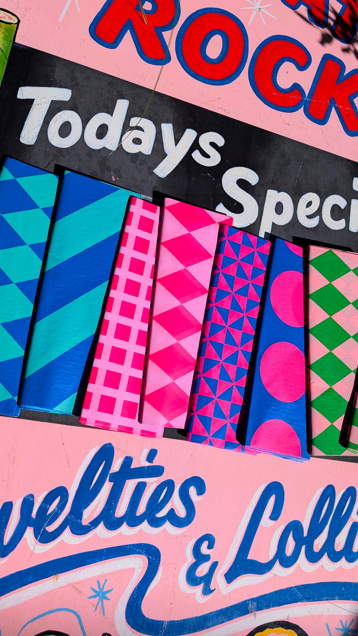  Just the boldest, brightest, most brilliant of tissue papers for crafting, wrapping and decorating...

Designed by Petra Boase, masters of vintage colour!

10 sheets per pack. Each Pack contains 2 designs. 5 sheets each design.

Sheet size 50x70cm

Printed on Acid Free Tissue Paper.

 