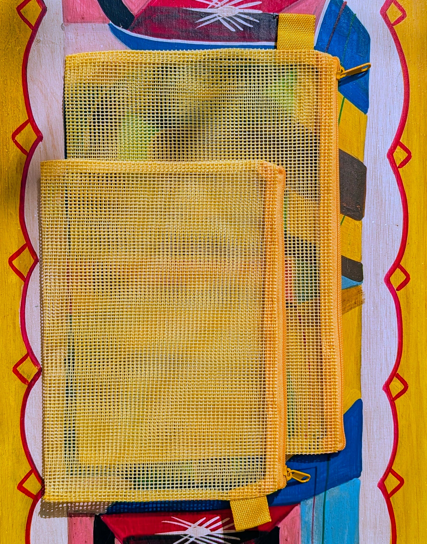 Retro net pouch