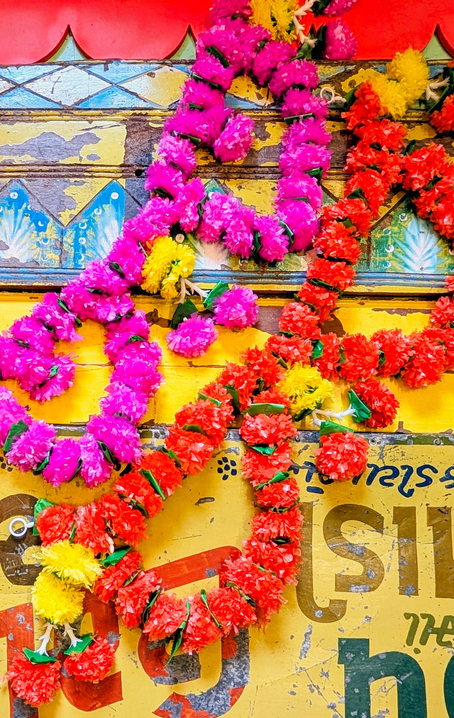 Fabulous fun deluxe pompom garlands made from handmade recycled plasticdata:text/mce-internal,rte__editor,and  spacers. Best draped and sashed en masse for celebrations, hang wonderfully from any doorway, shelf or window to simply to adorn your home, or indeed yourself!

Approx 80cm x 24cm drop