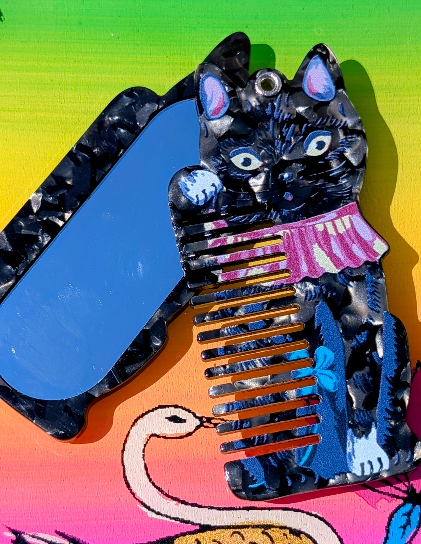 Lucky cat comb and mirror