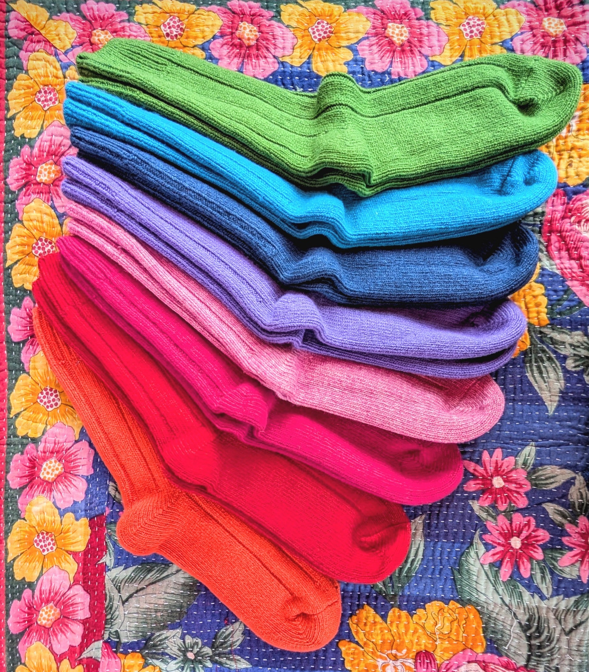 Soft and warm recycled wool socks in gorgeous jewel colours

80% wool 20% polyester/lycra

Size UK 4-7
Somerville socks